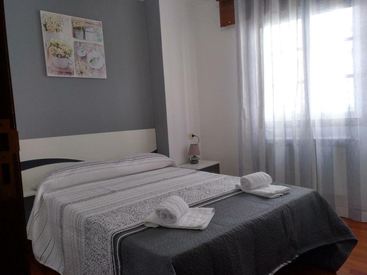 Apartamentos Enteros O Lagar Melide Εξωτερικό φωτογραφία