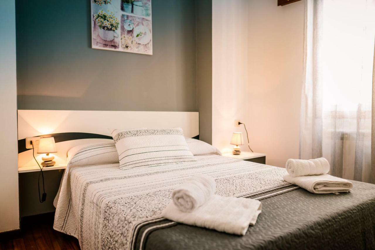Apartamentos Enteros O Lagar Melide Εξωτερικό φωτογραφία